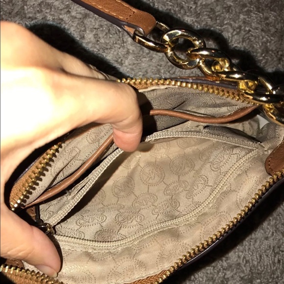 Michael Kors Bedford Leather Crossbody Bag - Picture 7 of 8